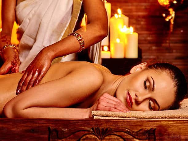 Massage oriental – Abhyanga.
